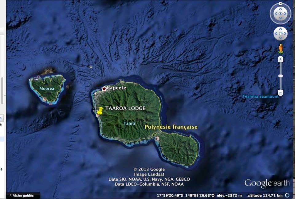 Tahiti et Moorea vues du ciel, le lodge repéré sur la côte ouest